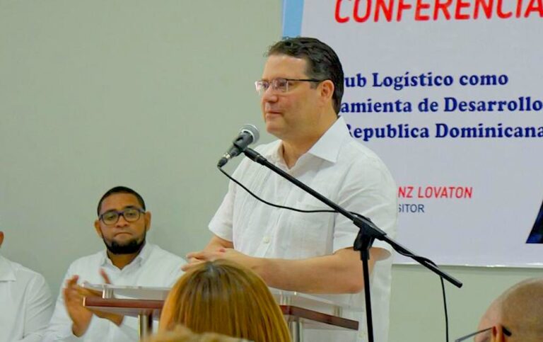 Director general de Aduanas destaca aporte de divisas de la actividad logística y su potencial de crecimiento