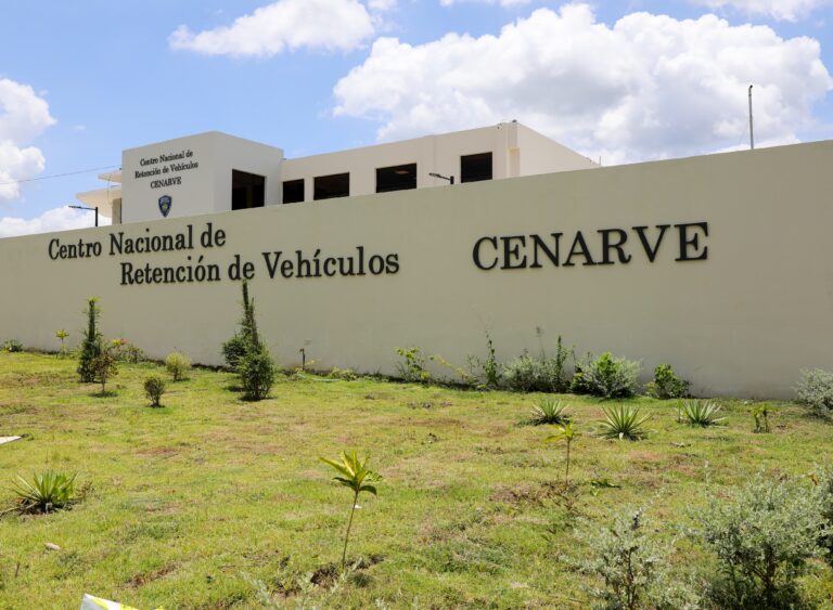 Presidente Abinader inaugura moderno Centro Nacional de Retención de Vehículos, en Santo Domingo Oeste