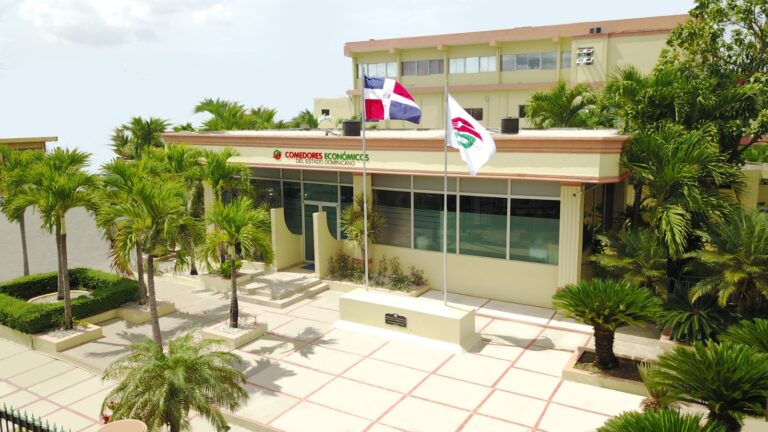 Comedores Económicos del Estado Dominicano distribuyó 2,300,000 raciones cocinadas durante el programa “Cocinando pa’ Mamá”