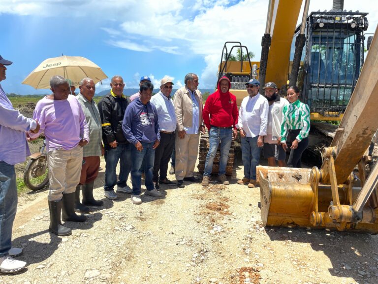 Director del Indrhi recorre áreas del Bajo Yuna impactadas por lluvias