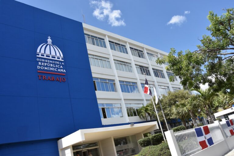 Ministerio de Trabajo invita a ferias de empleo para Santiago y Moca