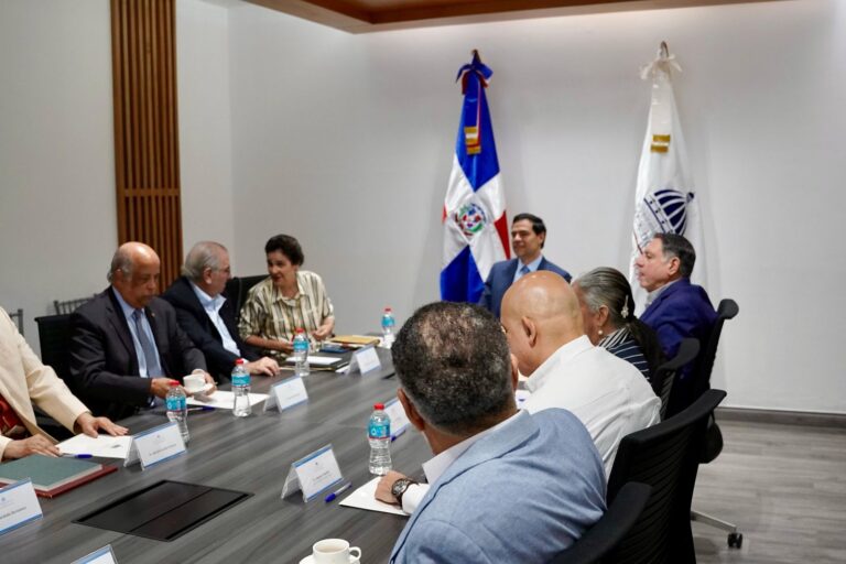 Ministro Roberto Ángel presenta los ejes de su gestión al CNC