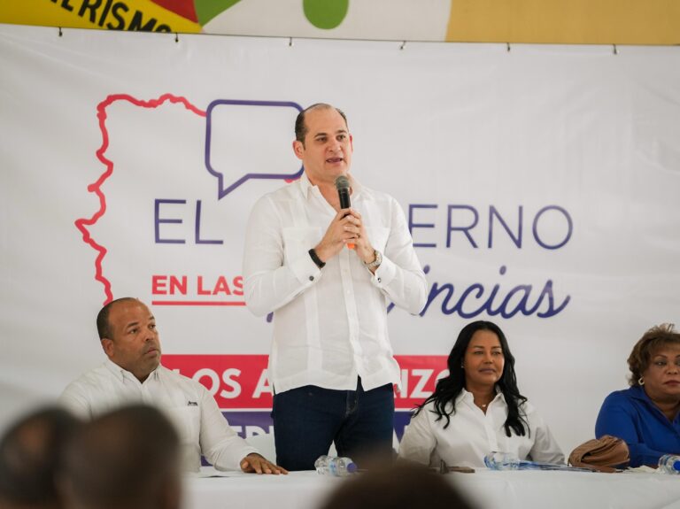 Gobierno destaca avances en educación y desarrollo comunitario en Los Alcarrizos y Pedro Brand