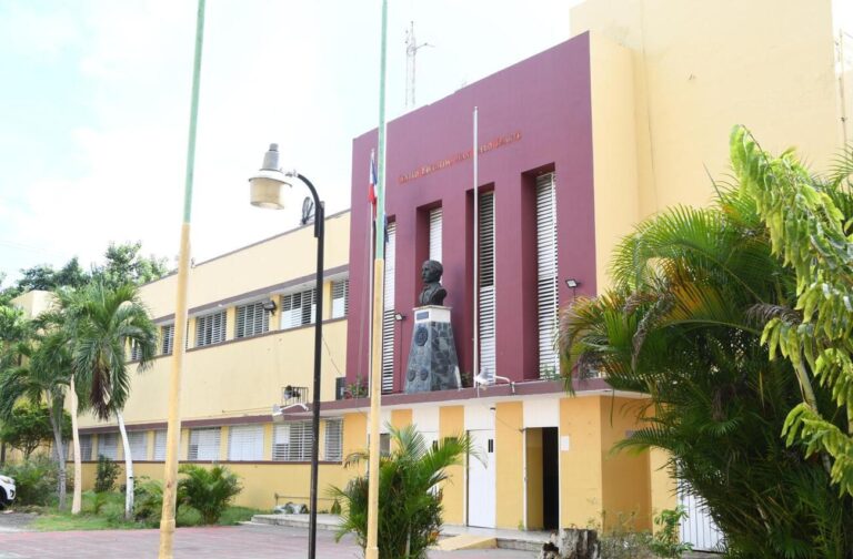 Inefi selecciona escuelas emblemáticas para levantar polideportivos escolares en todo el país