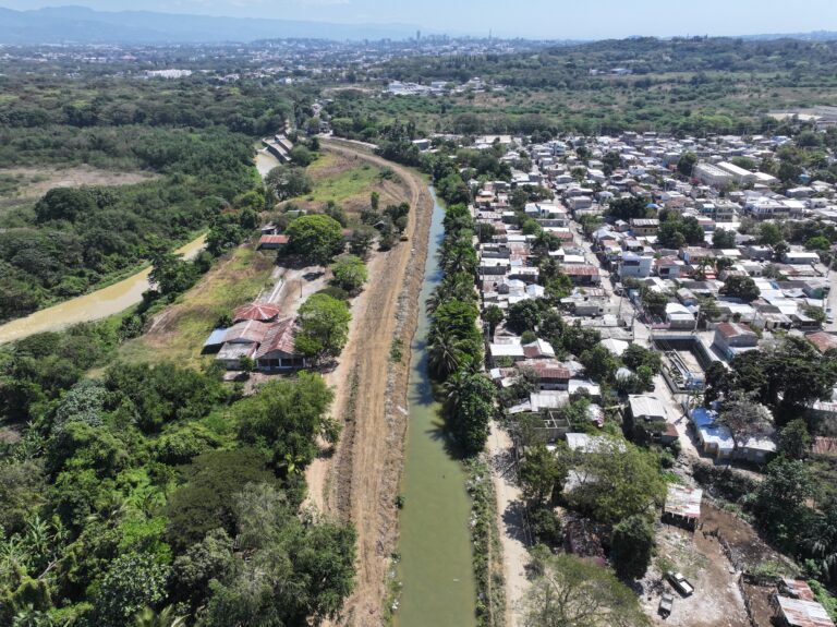 Indrhi instalará nuevas compuertas en Santiago para optimizar distribución de agua en canales Monsieur Bogaert y UFE