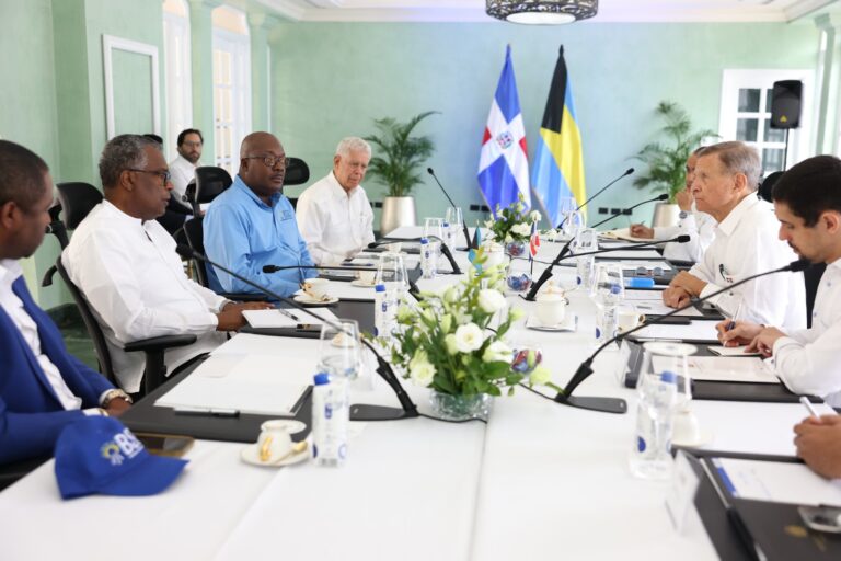 Ministros de Relaciones Exteriores de República Dominicana y Bahamas sostienen reunión bilateral para fomentar intercambio comercial y turístico