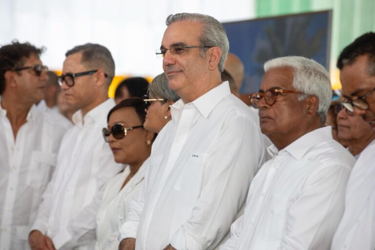 Al conmemorar el Día del Colono Azucarero, el presidente Abinader reconoce a varios colonos y reitera su compromiso de modernización y consolidación del sector cañero