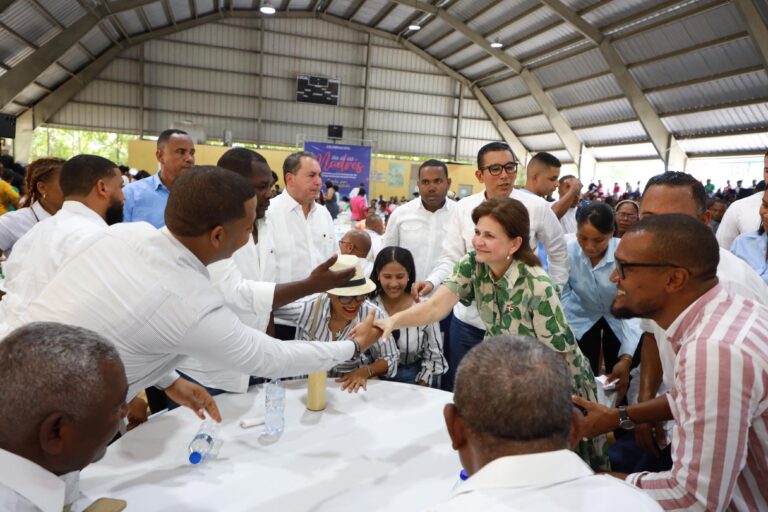 Vicepresidenta Raquel Peña celebra Día de las Madres con más de 1,000 mujeres en Bahoruco