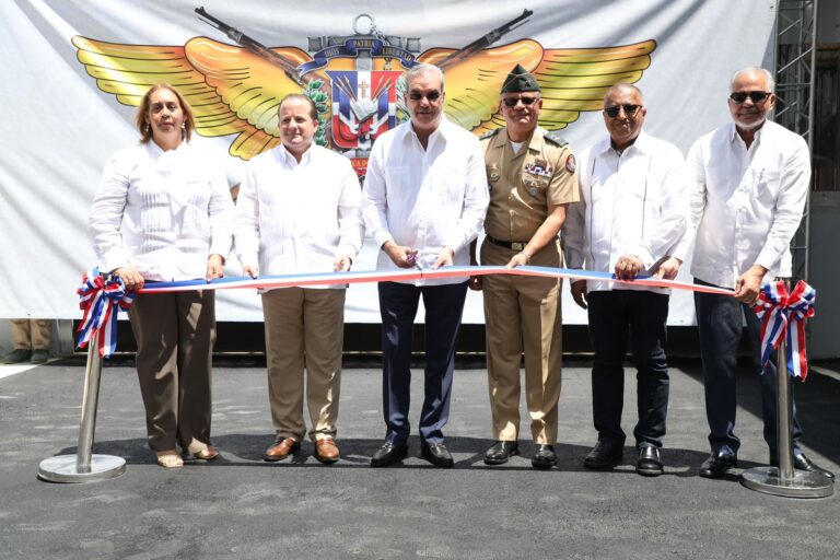 Presidente Abinader inaugura primera fase de la planta de ensamblaje de vehículos, en San Cristóbal, dando un paso histórico en la industria militar dominicana