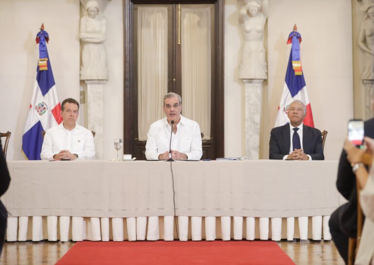 Exportaciones dominicanas marcan récord; presidente Abinader destaca salto de 23.6 % y expansión global