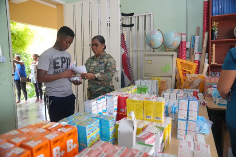 Ministerio de Defensa realiza operativo médico en Duvergé en beneficio de miles de residentes