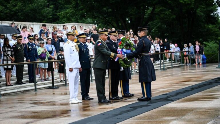 Ministro de Defensa fortalece lazos estratégicos en Washington y recibe importante reconocimiento internacional