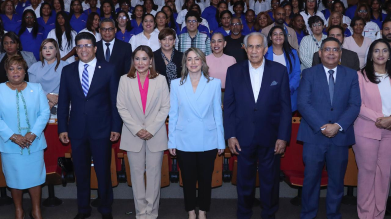 Supérate gradúa segunda promoción de personas cuidadoras