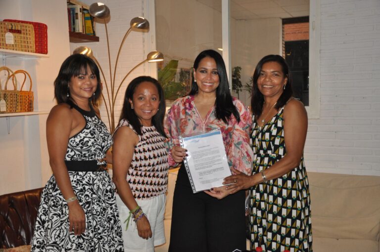 Index se compromete con los dominicanos en Valencia a impulsar proyectos educativos y culturales
