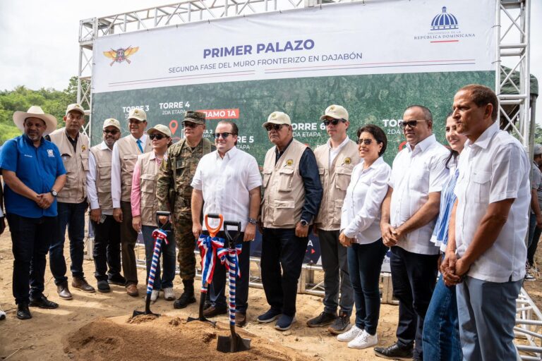 Ministros de la Presidencia y de Defensa dan primer palazo para iniciar segunda fase de la verja perimetral fronteriza en Dajabón