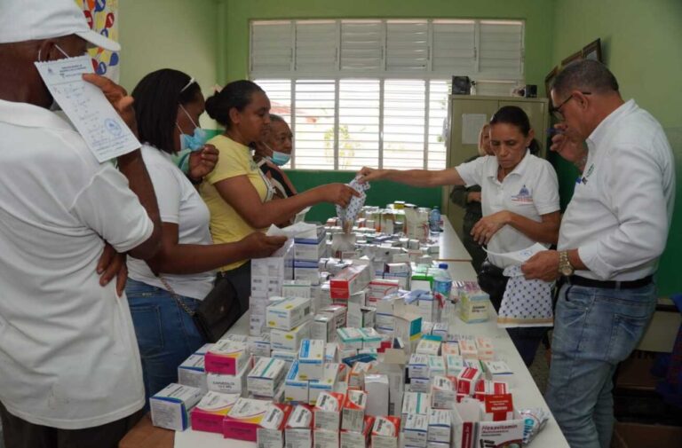 Desarrollo de la Comunidad realiza operativos simultáneos de jornada asistencial en Barahona