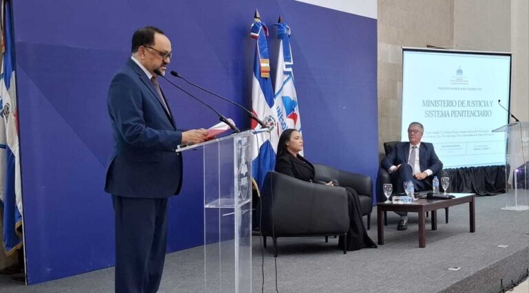 Consultor jurídico del Poder Ejecutivo diserta sobre el sistema penitenciario dominicano en el marco de la propuesta de creación del Ministerio de Justicia