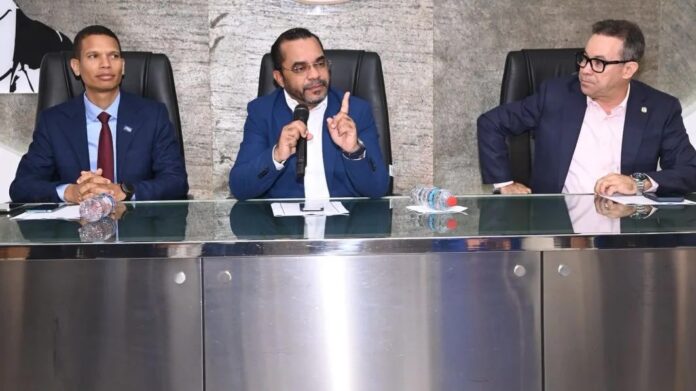 itla-impulsara-9000-becas-de-educacion-