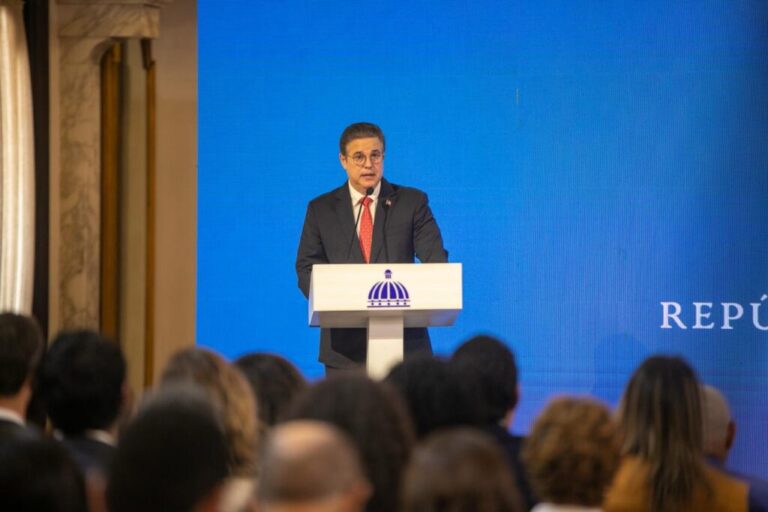 Gobierno presenta nuevo sistema de Permiso de Salida de Menor 100% digital