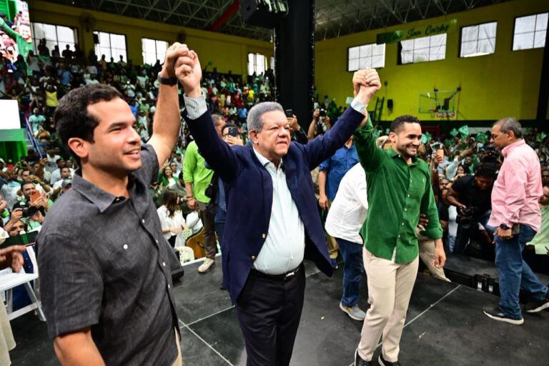 Leonel Fernández promete que el 40% de las candidaturas de la Fuerza del Pueblo serán para jóvenes en 2028