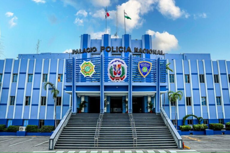 Policía suspende a cinco agentes que acompañaban al cabo acusado de matar a joven en Herrera