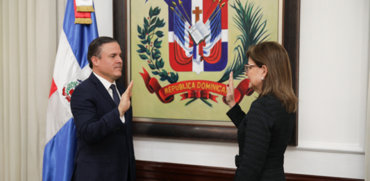 Vicepresidenta Raquel Peña juramenta a Jean Luis Rodríguez como nuevo ministro de Vivienda
