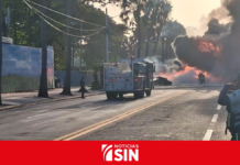Incendio camión de combustible deja dos fallecidos; 911 coordina asistencia