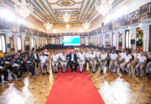 Presidente Abinader se reúne con 53 estudiantes sordos que completaron su formación en inteligencia artificial