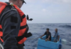 Sin comer, flotando en una hielera y deshidratados: rescatan a dos pescadores que llevaban 5 días de naufragio en México
