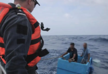 Sin comer, flotando en una hielera y deshidratados: rescatan a dos pescadores que llevaban 5 días de naufragio en México