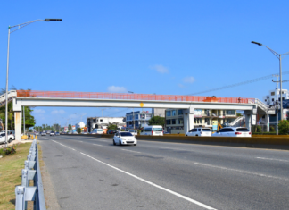 Obras Públicas cerrará parcialmente la autopista Las Américas para desmontar puente peatonal
