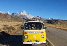 Iba camino al "fin del mundo", pero la pandemia lo detuvo y encontró el amor: ahora viaja en familia sin destino fijo