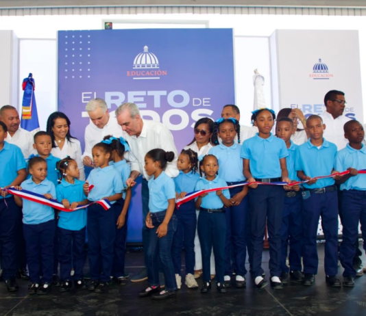 Desde Jimaní, el presidente Abinader convoca a toda la comunidad educativa a iniciar el lunes el año escolar