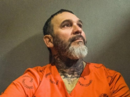 Fue deportado a un país del que nunca había oído. Puede que nunca salga de ahí