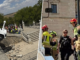 El tren turístico de Toledo se pone en marcha sin conductor, atropella a un turista y queda colgado junto al Alcázar