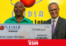 LEIDSA entrega de 37 millones a mecánico ganador del Loto