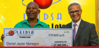 LEIDSA entrega de 37 millones a mecánico ganador del Loto