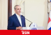 Presidente Abinader aboga por la libre competencia en telecomunicaciones para reducir tarifas y mejorar el servicio