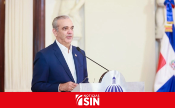 Presidente Abinader aboga por la libre competencia en telecomunicaciones para reducir tarifas y mejorar el servicio