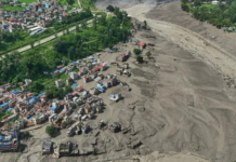 Al menos 55 muertos y cientos de desaparecidos en Nepal tras una avalancha que provocó inundaciones en varias comunidades