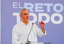 Abinader dice que el Gobierno está interesado en que "bajen los precios" de las telecomunicaciones