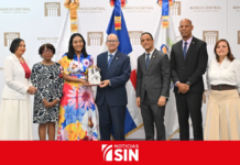 BCRD dona obras literarias a la Biblioteca Abigaíl Mejía