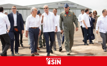 Abinader y presidente de Honduras recorren Base Aérea de San Isidro