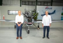 Presidente Abinader y su homólogo hondureño Nasry Asfura recorren Base Aérea de San Isidro y observan ensamblaje del avión TS-7 Dulus, parte de la industria militar dominicana