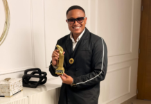 Christopher Peña se alza con el Premio ÀNTON como “Presentador de Farándula del Año”