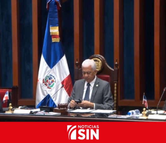 Senadores aseguran que ya no eran contratistas del Estado tras suspensión de registros de proveedores