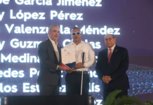 Mescyt entrega 1,500 becas internacionales