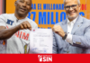 LEIDSA entrega certificado a mecánico ganador de 37 millones con el Loto