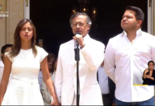 Gustavo Petro salió de la Casa de Nariño junto a Antonella y a su hijo adoptivo, Nicolás Alcocer