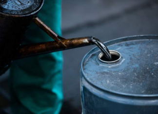 El petróleo de Texas sube un 2.75%, hasta US$77.29, a la espera de avances en Ormuz